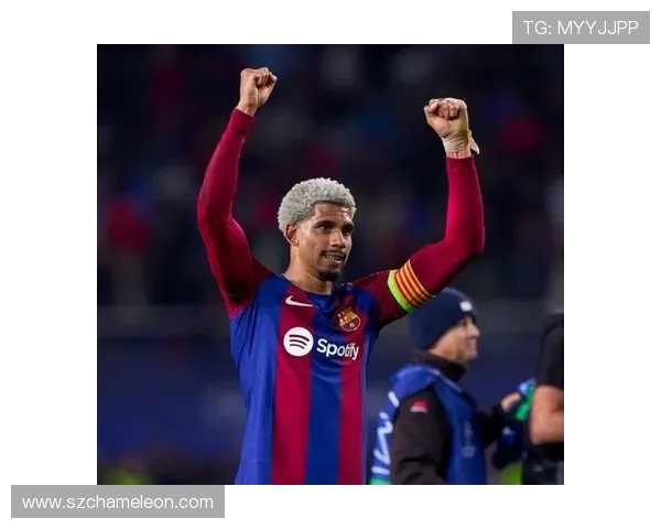 世体称阿劳霍末分钟倒地疑似点球卡瓦哈尔并非冲球动作引争议事件